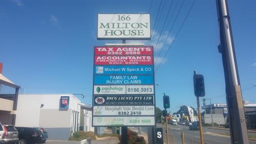 milton house morphett vale